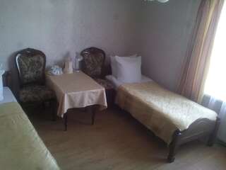 Гостевой дом Sveciu Namai Avada Клайпеда Двухместный номер с 2 отдельными кроватями и душем-2