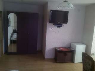 Гостевой дом Sveciu Namai Avada Клайпеда Семейный номер-6